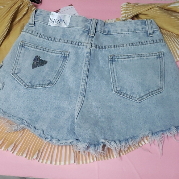 Embellished Floral Denim Shorts - Picture 6 of 10